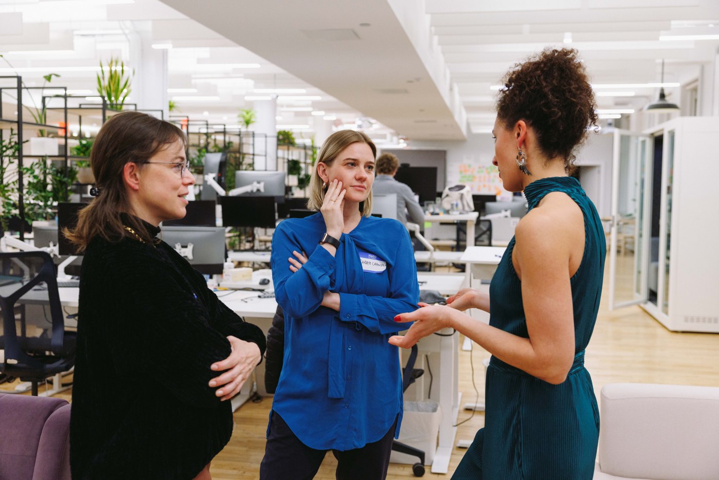 Women sharing ideas during a Summit break